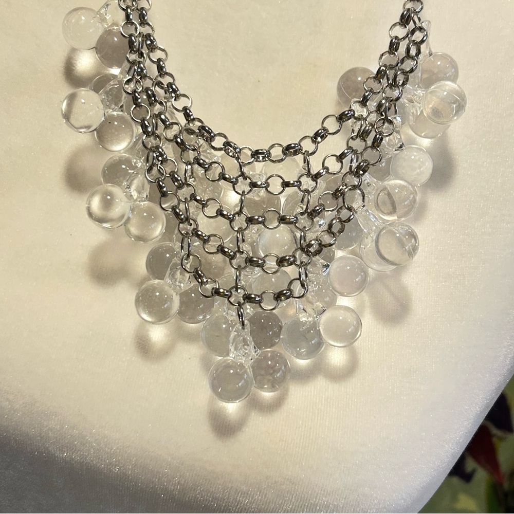 R.J. Graziano Clear Lucite Bubble Bib Necklace Silver Tone Exquisite Chain - Picture 4 of 9